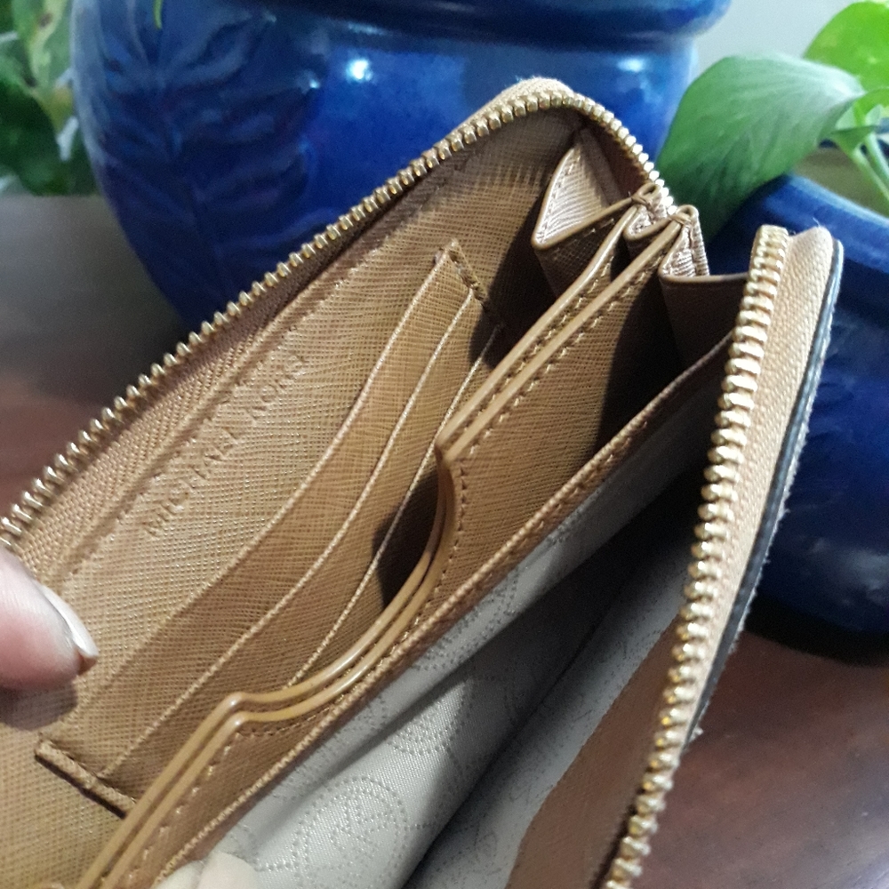 Wristlet - Picture 2 of 4